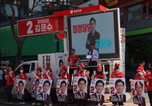 [포토] 국민의힘 종로구 당원협의회, 대학로 일대 찾아가는 선거 유세 진행