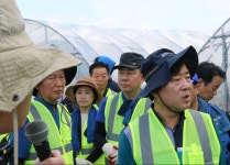 [포토] 더불어민주당 충남도당, 예산군 수해현장 찾아 복구작업 구슬땀