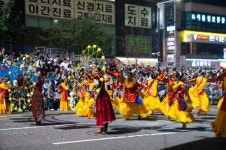 [포토] 천안흥타령춤축제 2025, 도심 속 세계인의 댄스 퍼레이드 화려한 진행