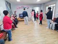 [포토] 서산성봉학교 학생자치회, 명천1리 마을회관 봉사활동