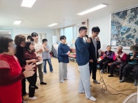 [포토] 서산성봉학교 학생자치회, 명천1리 마을회관 봉사활동