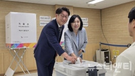 [포토] 우형찬 후보, 신월보건지소서 사전투표