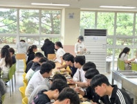 대산고등학교, 대산읍 장학재단 지원으로 급식실 냉난방기 설치 완료