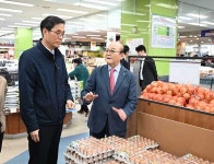 한훈 차관, 관악농협 하나로마트 현장 점검