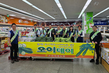 순천원협, 오이데이 맞아 지역민 대상 오이 증정 행사