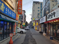 365일 인산인해…의료단지 개발 소식에 더 들뜬 상권