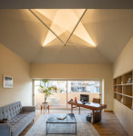 낡은 집 두 채 하나로 합치니 정원에 야외수영장까지