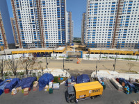 단지 한복판에 화물차 쌩쌩?…입주 전부터 한걱정