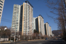 여기도 떨어져?…20주 폭등 서초구 집값 질주 멈췄다