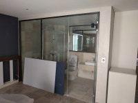 볼일을 어떻게 보라고;;…모텔 화장실 투명 유리문의 비밀