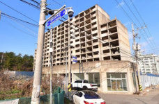 진즉 지었으면 재건축할 텐데 30년째 흉물이네요 포항 남구에 무슨 일