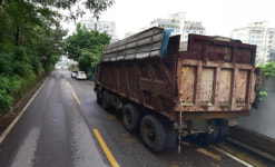 진즉 지었으면 재건축할 텐데 30년째 흉물이네요 포항 남구에 무슨 일
