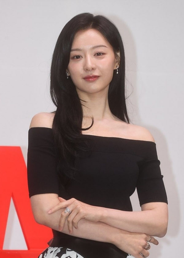 김지원, 팬들 놀라운 인스타그램 프로필 사진 변신! 일본 팬들과 소통 활발, 손해 보기 싫어서 기대↑