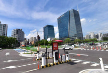 13년 방치된 상암 롯데몰 부지, 착공 또 밀린다고? 속사정 보니…