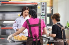 통일부, 하나원 개원 25주년 맞아 탈북민 초청 소풍 행사 진행