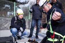 홍범식 CEO, 5미터 높이 버킷 차량에 직접 올라 네트워크 점검...안전사고 0건으로 만들기를