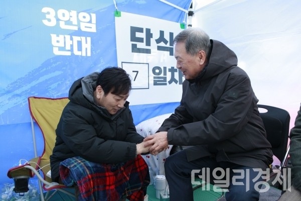 체육회장 선거, 이기흥 vs 강태선 경쟁 속 반대 응답에 주목