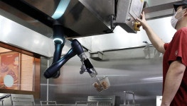 교촌치킨, 치킨 튀기는 로봇 개발한다…레시피 전 과정에 도입