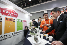 정용진, 효자 이마트24 찾았다…고객에 광적으로 집중해야