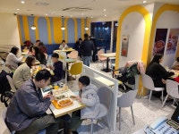 올떡, 분식 프리미엄화 통했다…롯데월드점 매출 30.9% 급증