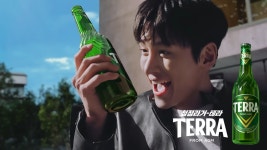 새 얼굴로 테라 이미지 변신…하이트진로 새광고