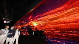 [CES 2023] 260장 이어붙인 초대형 조형물 올레드 지평선 .... LG전자, 모두를 위한 F·U·N 고객경험 제시