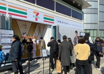 세븐일레븐, 잠실 롯데월드몰 광장에 마련한 소주한잔 팝업스토어 인기몰이