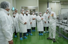 세븐일레븐 경영주, 인기 PB 이장우 우불식당 즉석우동 생산현장 찾다