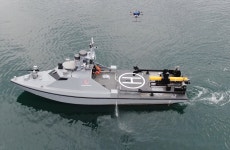 감시드론과 함께 출격 … 해안정찰•기동력 높인 한화시스템 무인수상정 해령 기술력 뽐내