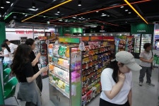 세븐일레븐, 미래형 매장 뉴웨이브종각점 오픈 ....다양한 세대층 고객 흡수