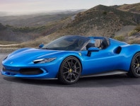 열리니까 더 예쁘다! 페라리 296 GTS 공개