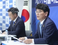 [소종섭의 정치 분석] 조국은 왜 민주당의 계륵이 됐나