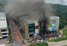 쿠팡물류센터 불 다시 번져…소방관 1명 고립