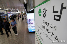 지하철2호선 中 안내방송 장난 량차이서  강남 양재역으로 바꾼다
