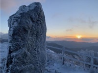 [포토] 지리산국립공원에 첫 눈..눈꽃에 하얗게 속살 드러낸  노고단 장관
