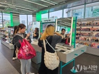 [현장] 홍대 찾은 외국인 CJ올리브영 필수코스…틱톡보고 왔어요