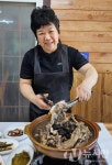 청정 장수 맛집 온고을...직접 기른 토종닭에 옻·능이버섯 향 그윽한  한국의 맛