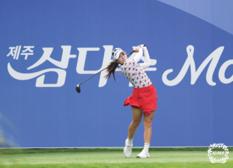 윤이나, KLPGA투어 제주 삼다수 마스터스 우승 시동...1타 차 선두