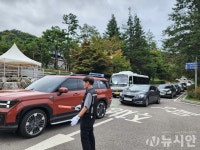 [포토뉴스] 추석 이틀 전 차례객들로 붐비는 국립서울현충원 제례동