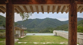 [문화를 만드는 사람들] 한옥을 머무는 문화로 설계...완주 산중에서 공간으로 K-컬처 짓는 전해갑 관장