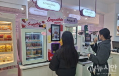 [현장] 여긴 편의점이 아니라 디저트 놀이터… 성수에 뜬 CU의 실험