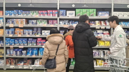 [현장] 약도 장 보듯 담는다… 870평 약국 가보니