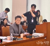 [2026 국감] 국감 출석한 박진영 