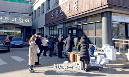 김정섭 공주시장의 낙농가 사랑…우유 소비 촉진 운동에 톱밥 지원까지