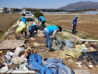 농어촌공사 천안지사, 농촌 환경정화 앞장…영농폐기물 4톤 수거