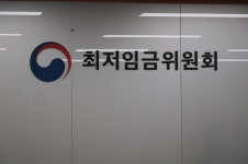 최저임금 동결은 경제를 더욱 악화시킬 것