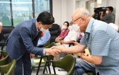 이민근 안산시장 어르신들 위한 여가시설 확충…정곡경로당 개소식