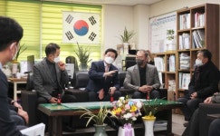 이상일 용인특례시장, 도시재생사업 공모 선정에 힘쓴 용인중앙시장 상인회 방문