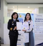 화성동탄경찰서, 금감원 사칭 보이스피싱 조직 인출책 검거에 기여한 은행원에 감사장 전달
