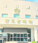 진도 한국병원 응급실 대란 사태 장기화에 군민들의 불안과 분노가 진도군 의회 의원들에게 쏟아지고 있다